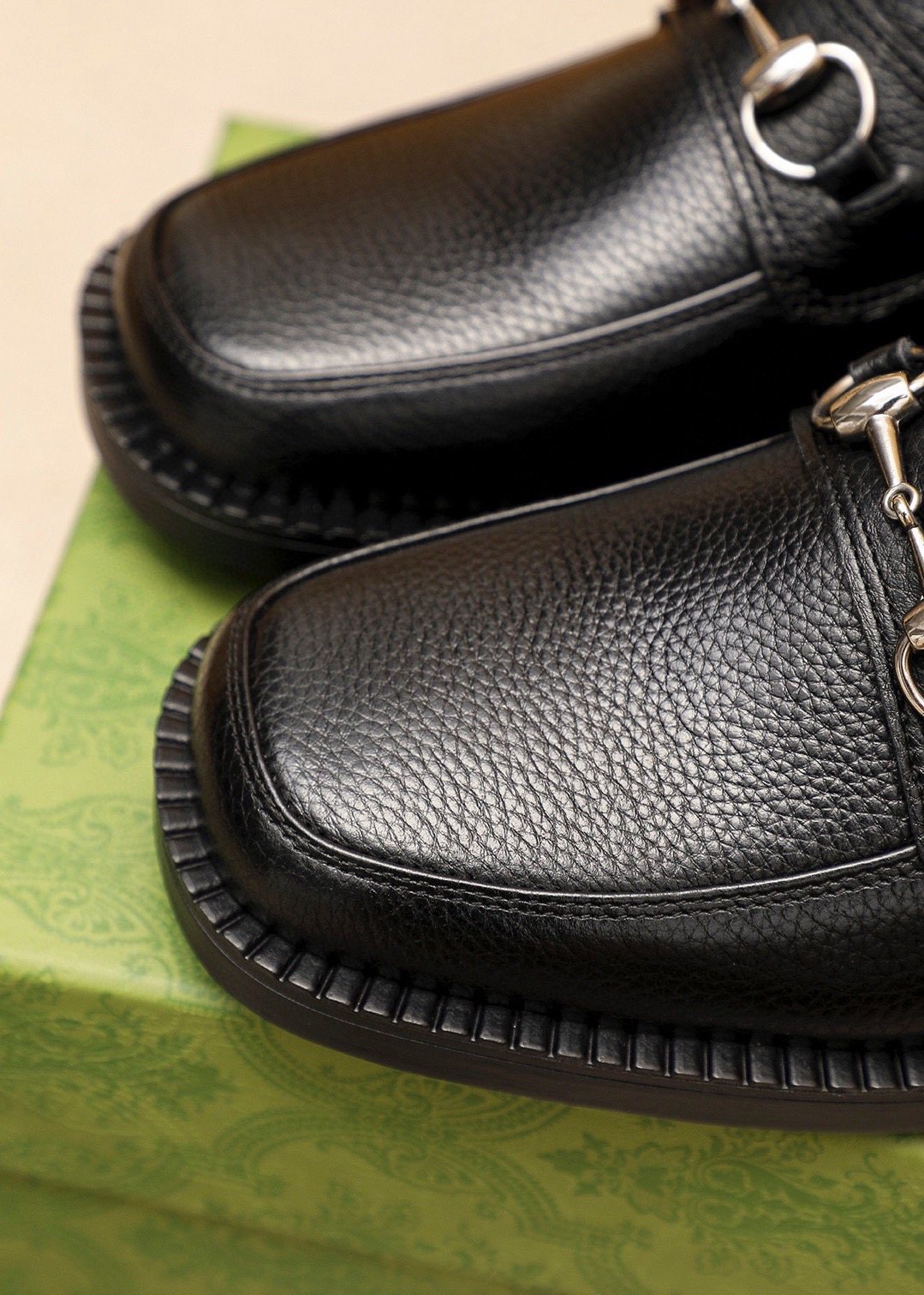 Gucci Black Textured Leather Loafers