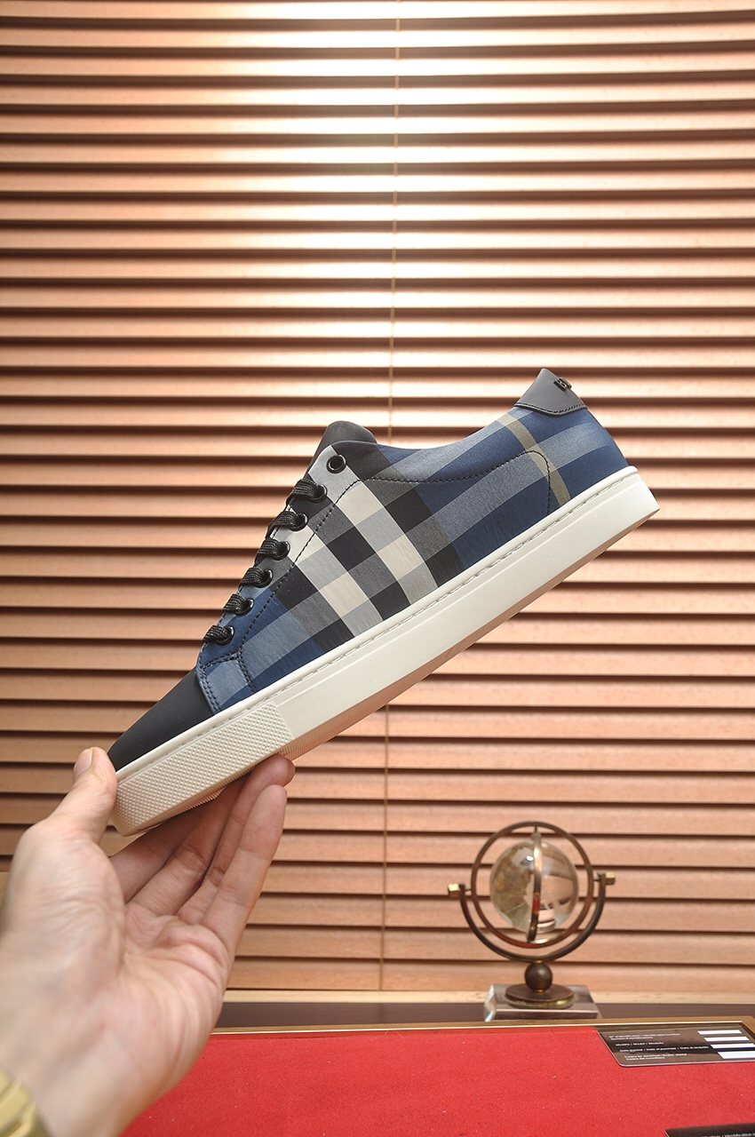 Burberry Check Panel Low-Top Sneakers - Check-Pattern Panel Details