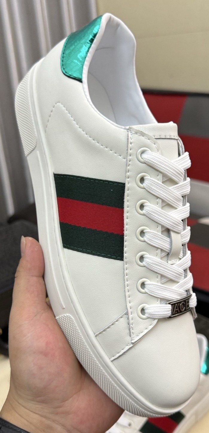 Gucci Men's Stripe Low-Top Sneakers - Lace-Up Closure